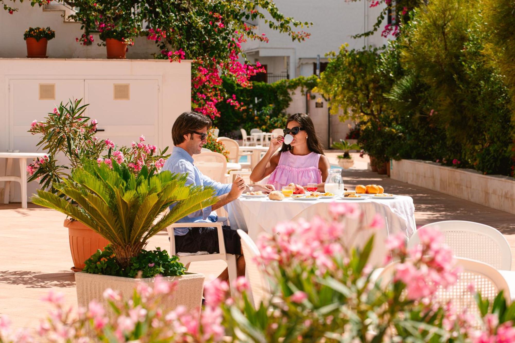 Hotel Degli Aranci Vieste Exterior foto