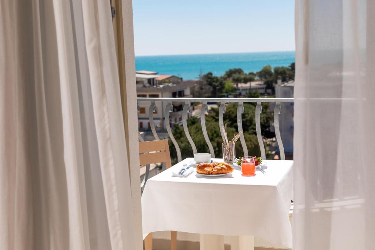 Hotel Degli Aranci Vieste Exterior foto
